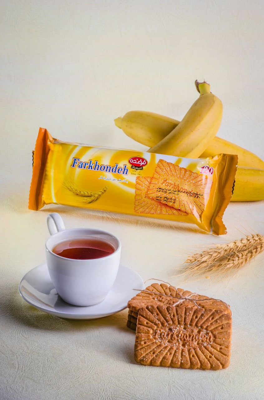 تصویر  بیسکویت 12۰ با طعم موز و تزیین شکر