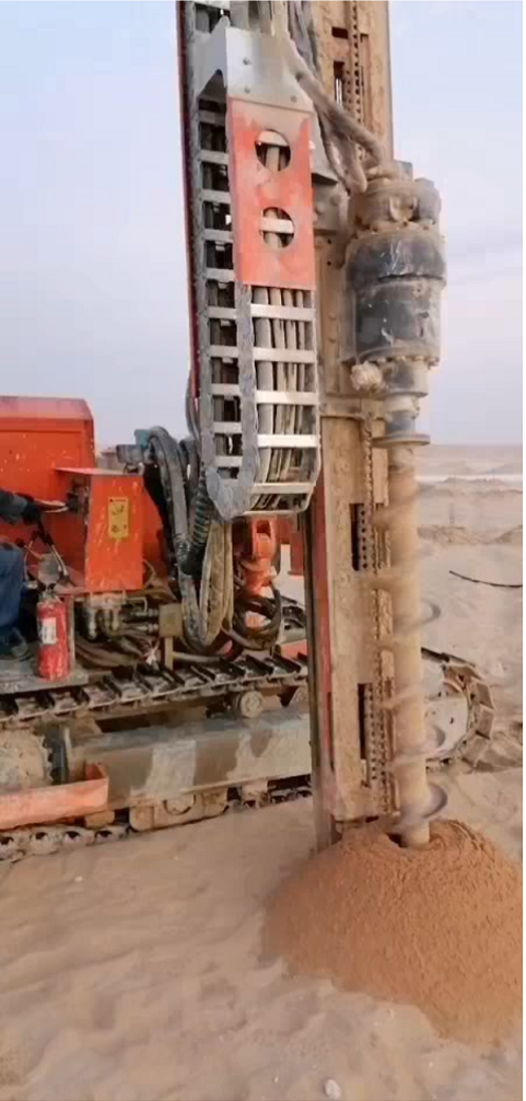 تصویر  خدمات پایه کوبی سازه نیروگاه خورشیدی