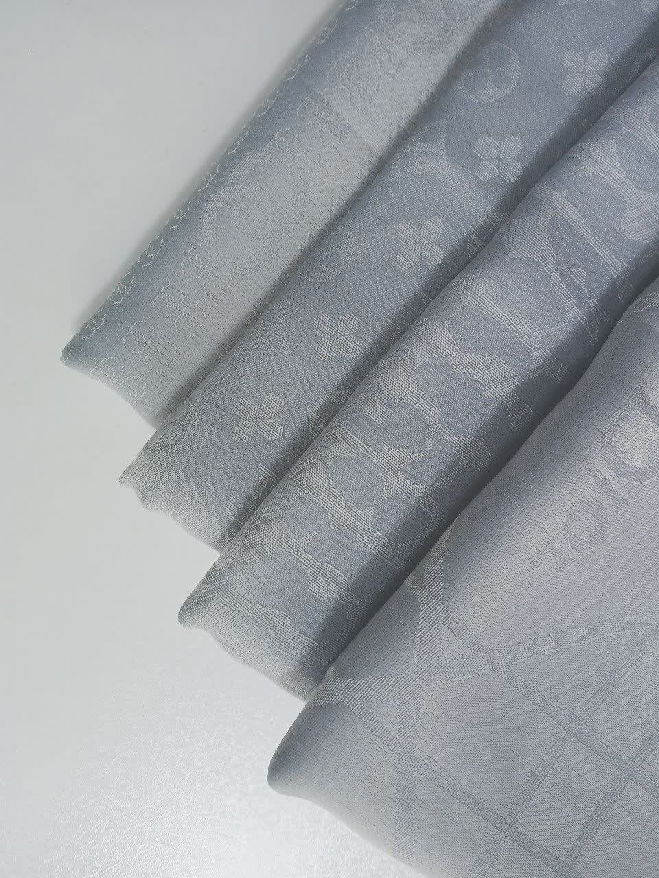 تصویر  روسری ژاکارد ابریشم قواره 14۰ جنس ریشه سوزنی پرزدهی نداره کیفیت کاربالاست