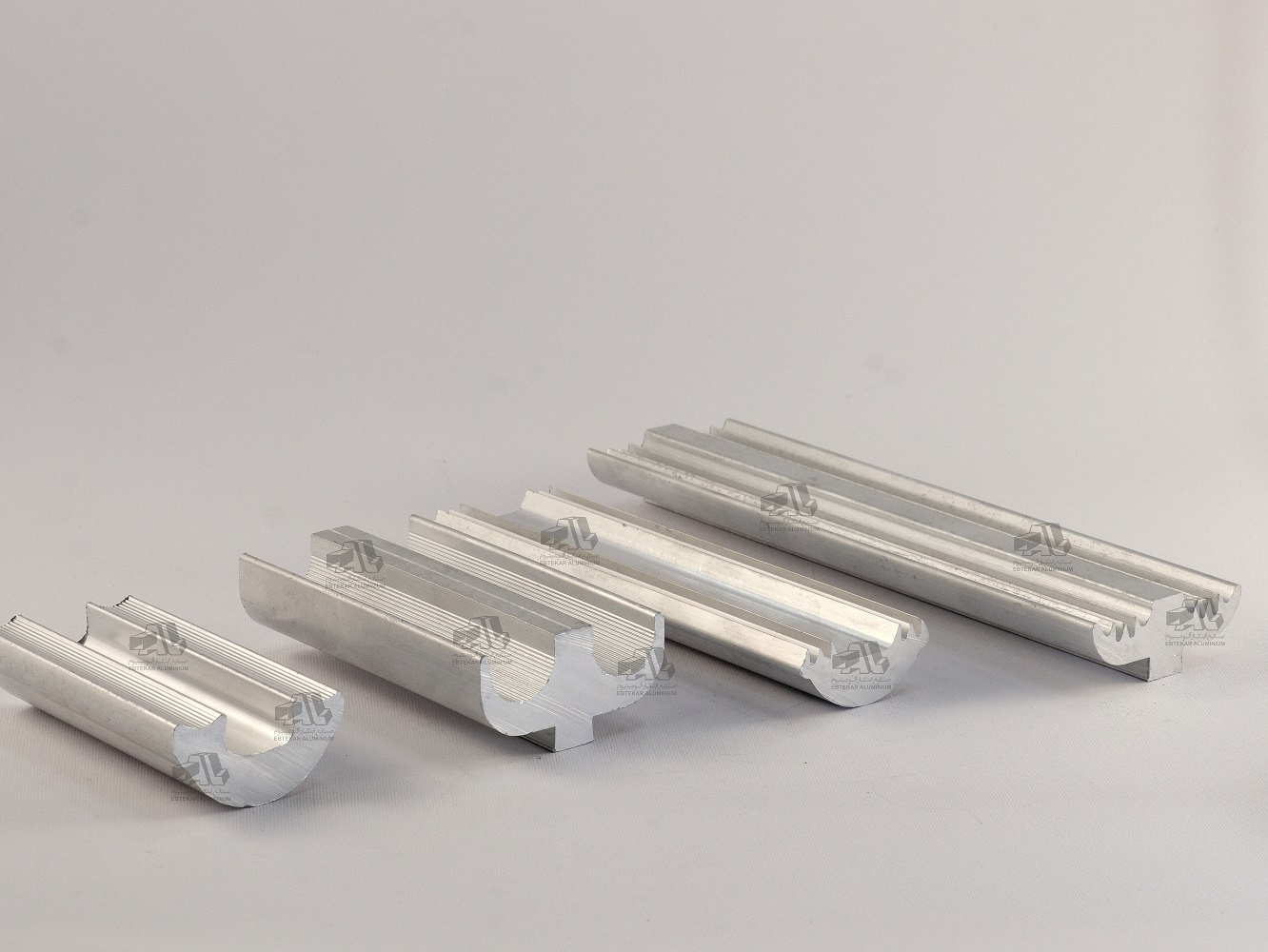 تصویر  تولیدکننده پروفیل های آلومینیومی