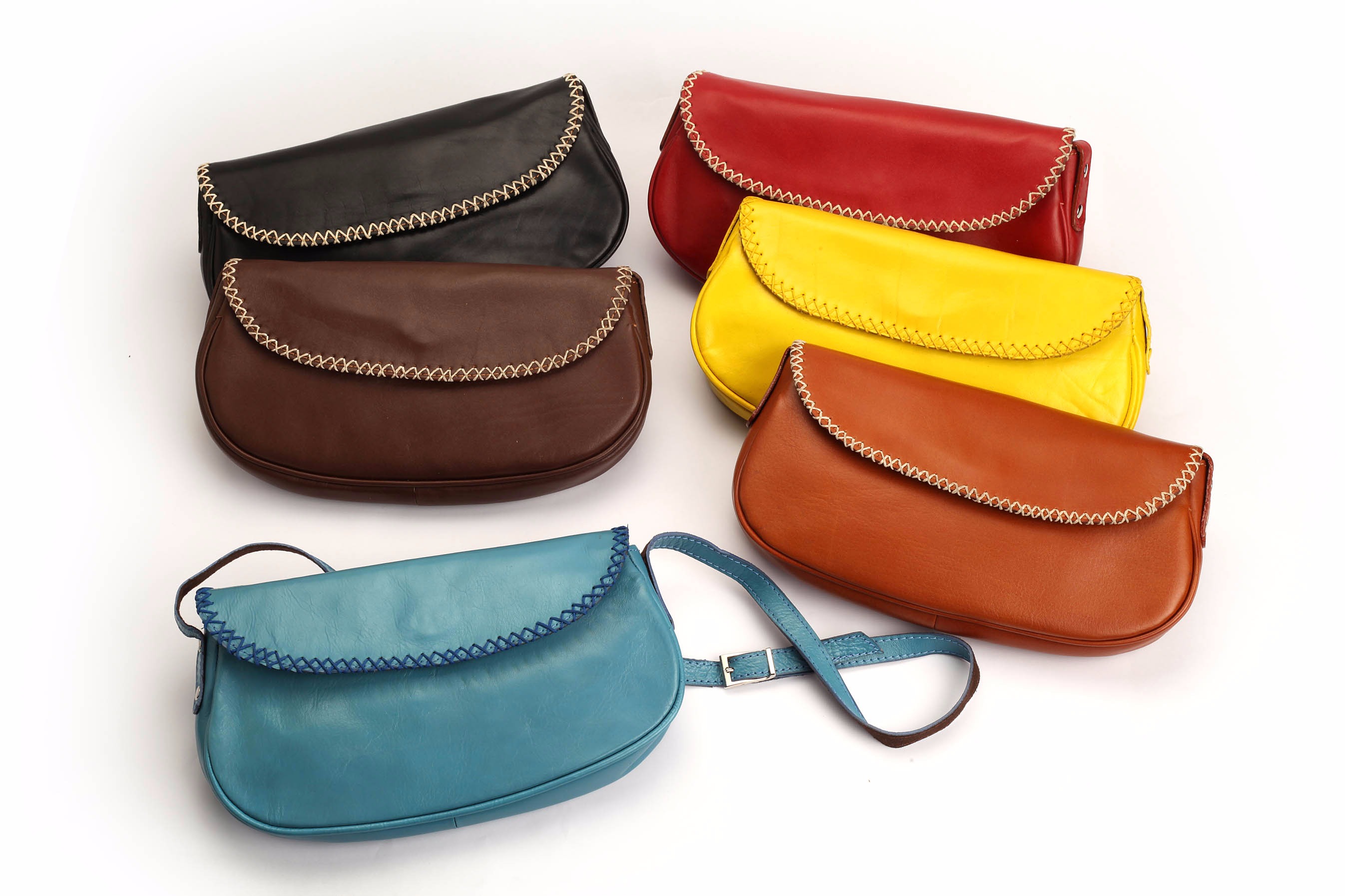 تصویر  کیف زنانه دوشی نیم بیضی دور بافت