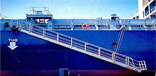 تصویر  تجهیزات برای ساخت و ساز دریایی و کشتی