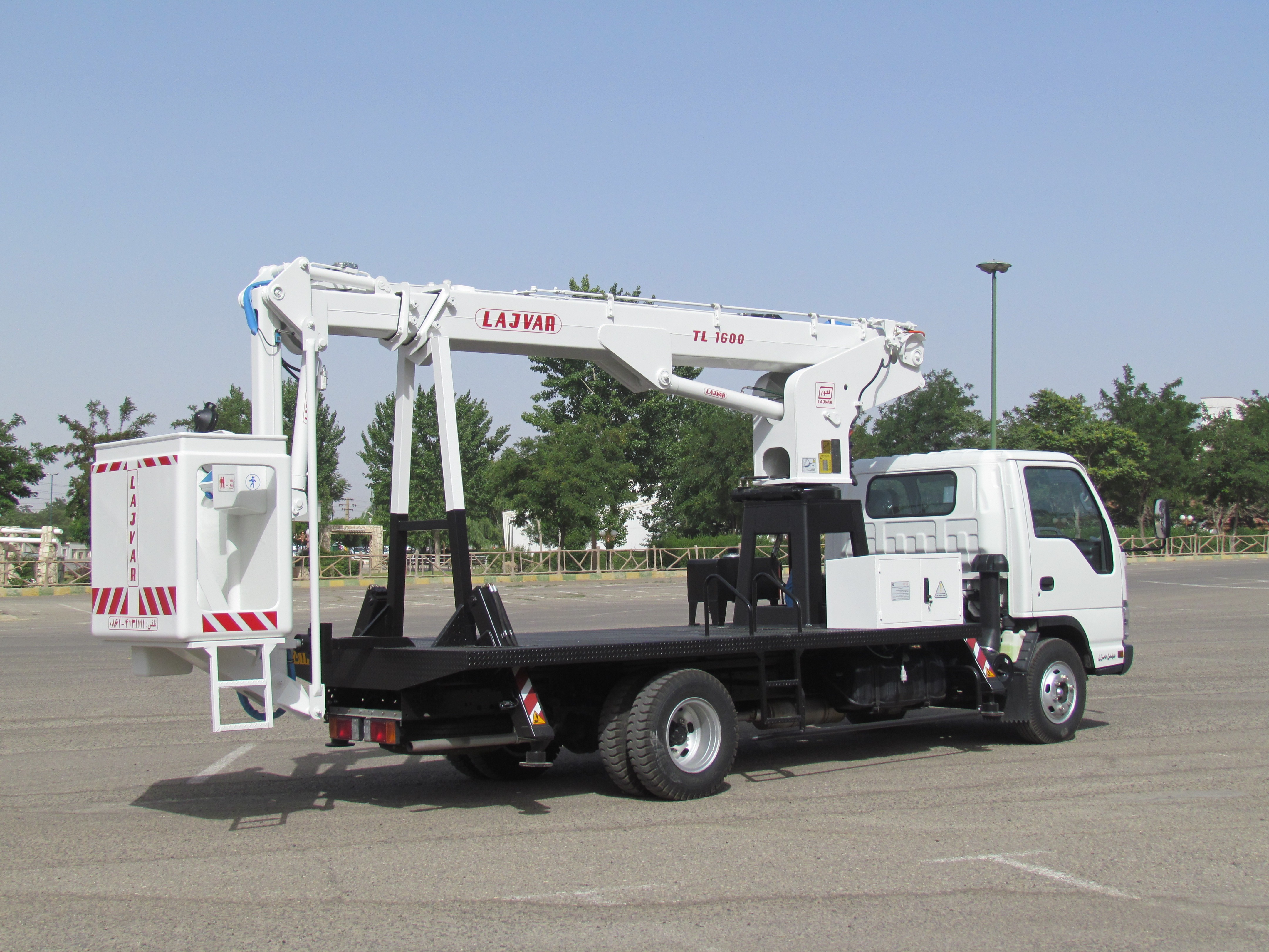 تصویر  بالابر هیدرولیکی تلسکوپی شرکت لجور مدل TL 1600