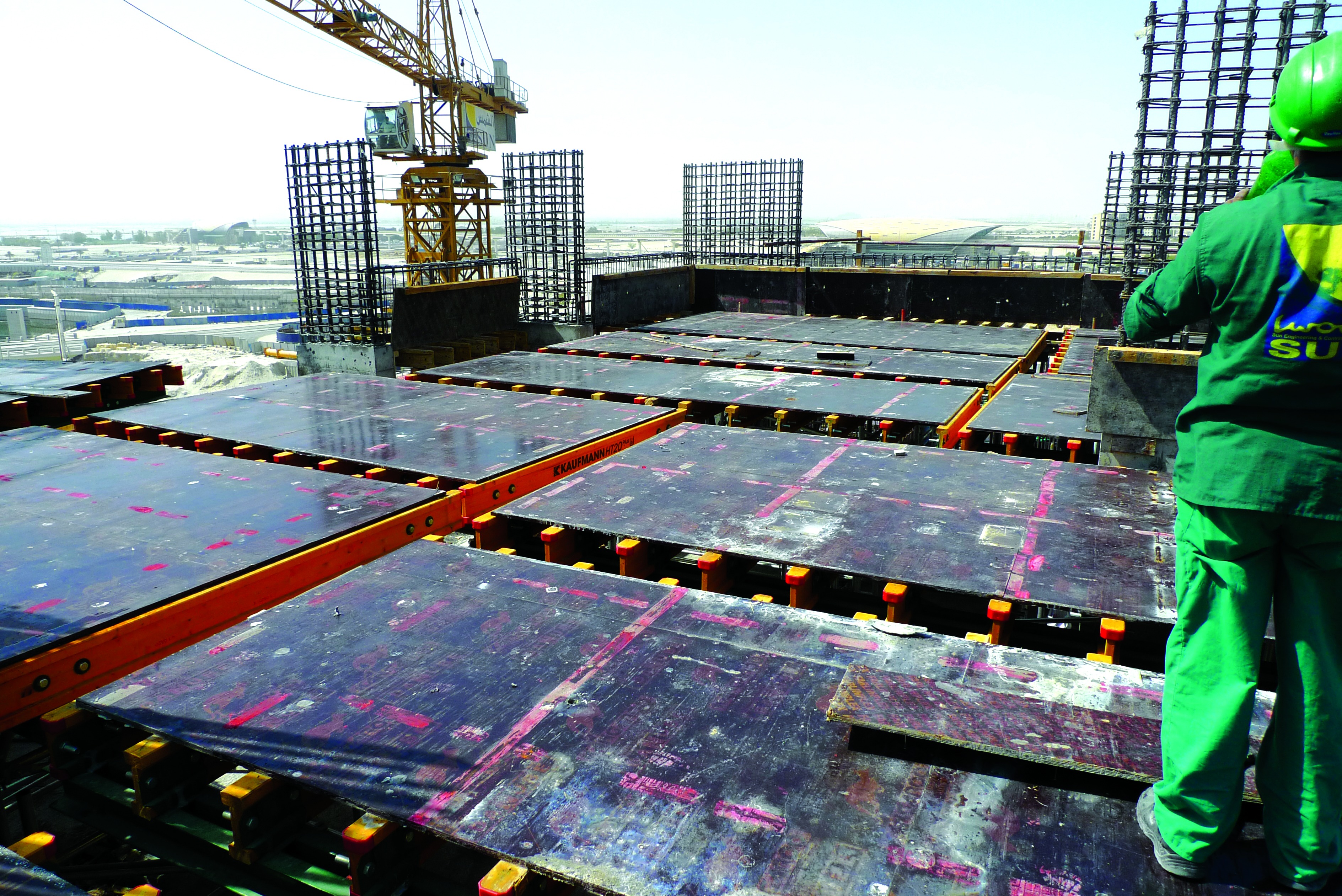 تصویر  قالب میزی سقف بتنی