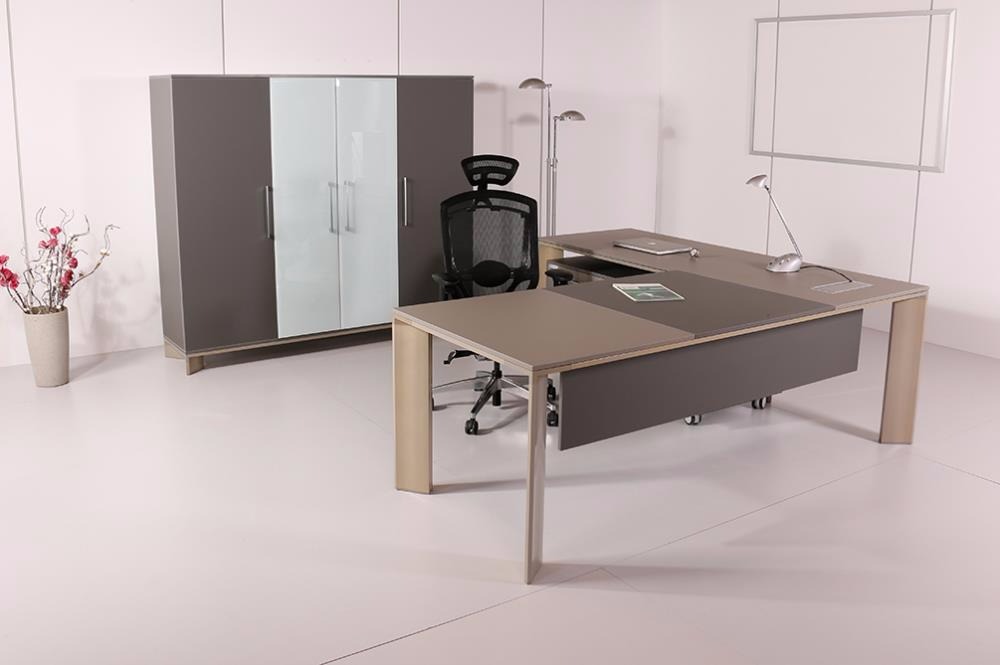 تصویر  مبلمان اداری میز مدیریت لاوان آلفا