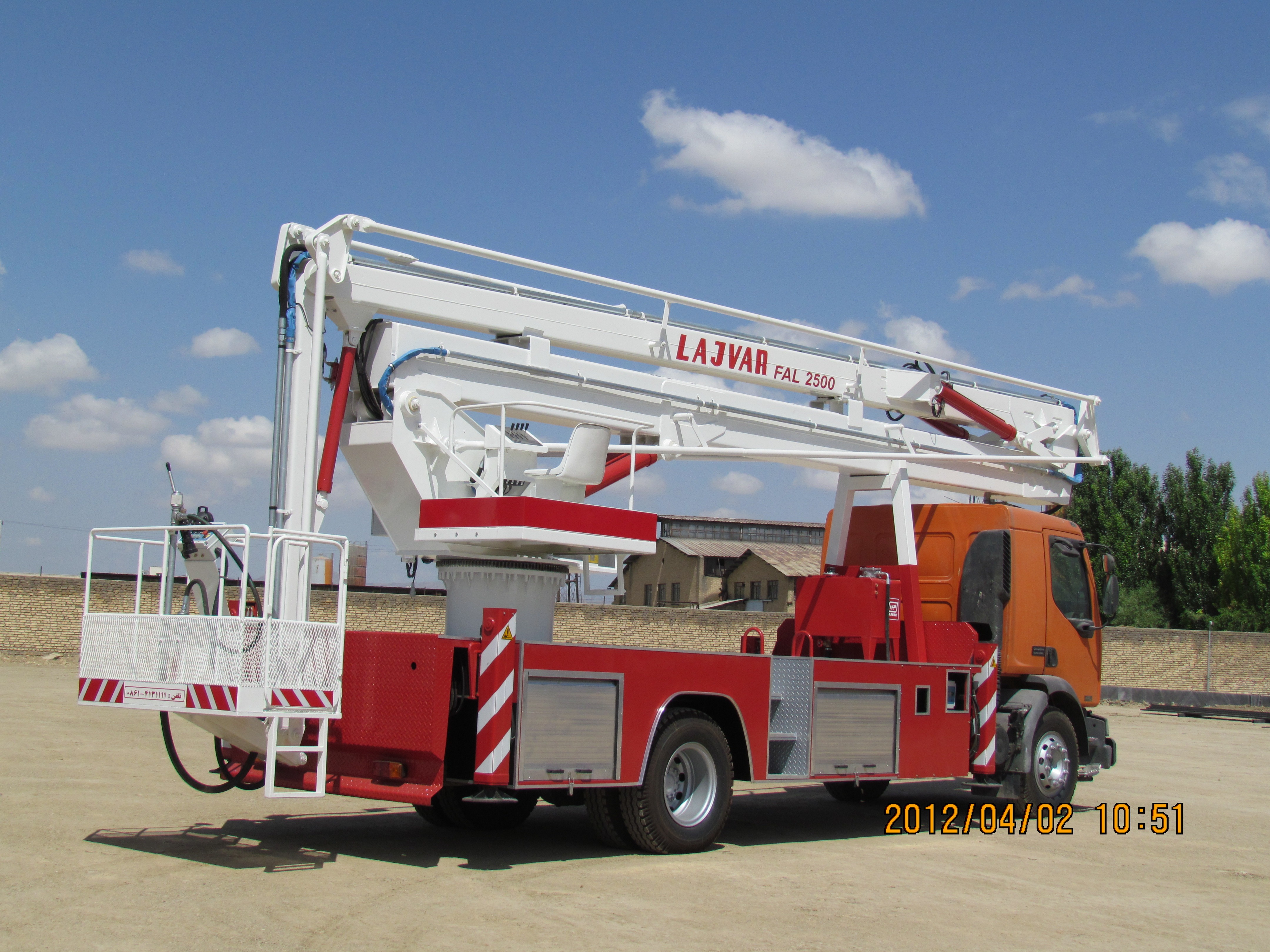 تصویر  بالابر هیدرولیکی مفصلی شرکت لجور مدل HAL 2500